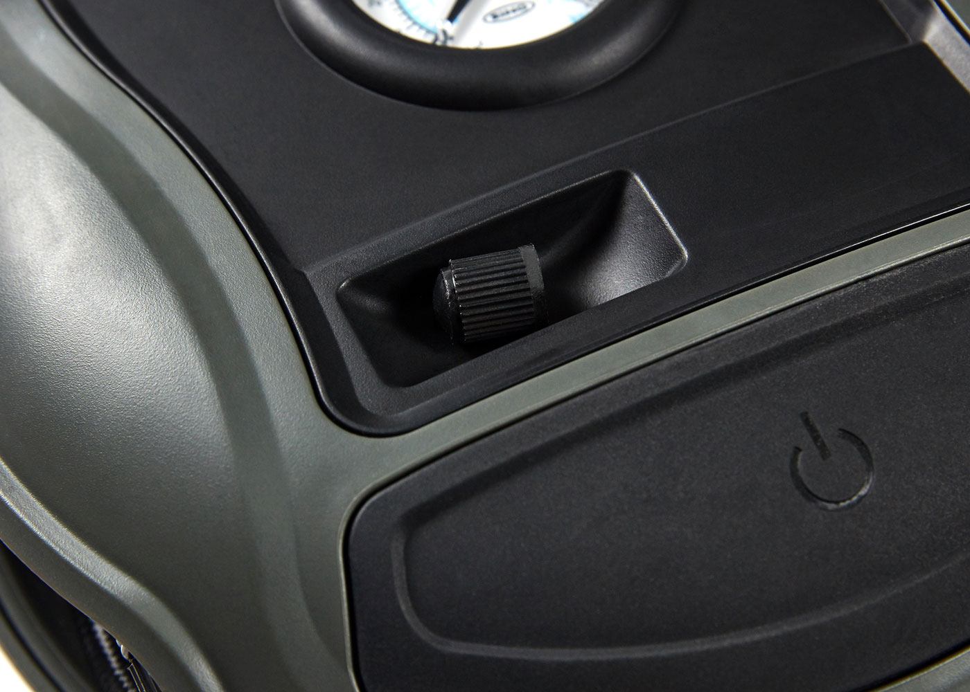 Analogue tyre inflator valve storage